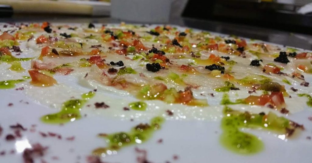 el guano restaurante carpaccio gamba blanca alcachofas huevas salmon lumpo